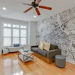 Vibrant Trendy Two Bedroom Near Marathon Village