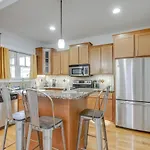 Vibrant Trendy Two Bedroom Near Marathon Village Holiday home *
