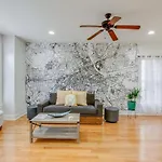 Vibrant Trendy Two Bedroom Near Marathon Village