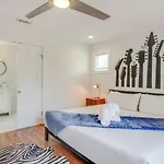Howdy House New And Trendy With Rooftop Deck
