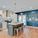 Holiday home Howdy House New And Trendy With Rooftop Deck