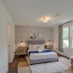 Howdy House New And Trendy With Rooftop Deck Holiday home Nashville