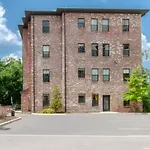 Amazing Amenities And Location - 1 Bedroom Condo