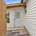 Adorable, Cozy, Private 1Bed1Bath, Fenced Yard, Sunroom, Deck