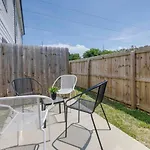 Beautiful Townhomes 2 Units With Outdoor Patios Holiday home *