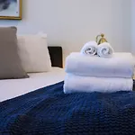 Minutes To Broadway Alluring Gated Townhome Holiday home