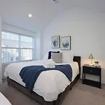 Minutes To Broadway Alluring Gated Townhome Holiday home Nashville