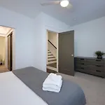 Minutes To Broadway Alluring Gated Townhome Nashville
