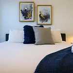 Minutes To Broadway Alluring Gated Townhome Holiday home