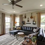 Holiday home Downtown Dream Extra Bedding Minutes To Broadway *