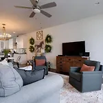Superstar Ultra Luxury Minutes To Downtown