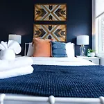 Superstar Ultra Luxury Minutes To Downtown Holiday home