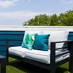 Nations Elegance Rooftop And Private Patio Holiday home *