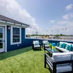 Nations Elegance Rooftop And Private Patio Holiday home