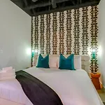 Apartment Vibrant Retreat - South