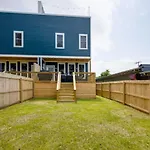 Nations Elegance Rooftop And Private Patio Holiday home *