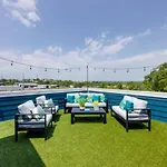 Nations Elegance Rooftop And Private Patio Holiday home Nashville