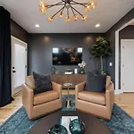 Nations Elegance Rooftop And Private Patio Holiday home