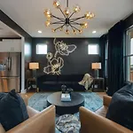 Nations Elegance Rooftop And Private Patio Holiday home *