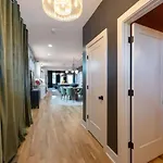 Nations Elegance Rooftop And Private Patio *