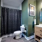 Holiday home Nations Elegance Rooftop And Private Patio