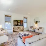 Cleveland Park Charmer- Full Kitchen- Private Yard Holiday home