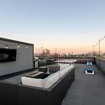Holiday home Spacious And Modern 2 Rooftops Stage Games And *