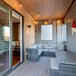 Spacious And Modern 2 Rooftops Stage Games And