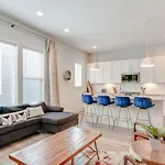Harmony Of Dual Townhomes With 14 Beds