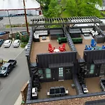 Two Townhomes - Hot Tubs And Rooftop Balconies