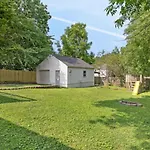 Neighborhood Retreat - Large Yard Family Fire Pit