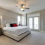 Corner King - King Size Beds Close To Vandy & Broadway Holiday home *