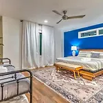New 4Bdrm House With City Views, Pool Table, 5Min To Downtown! Sleeps 22!