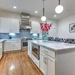 New 4bdrm House With Views, Pool Table, 5min To Downtown! Sleeps 22! Nashville
