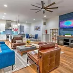 New 4Bdrm House With City Views, Pool Table, 5Min To Downtown! Sleeps 22!