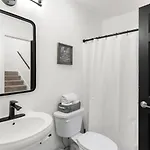 Holiday home Perfect Sleep 20 Downtown 10 Queen Beds
