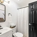 Perfect Sleep 20 Downtown 10 Queen Beds Holiday home