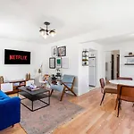 Holiday home Perfect Sleep 20 Downtown 10 Queen Beds