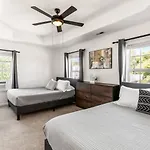 Holiday home Perfect Sleep 20 Downtown 10 Queen Beds *
