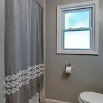 1-story Home, Fenced Yard, Grill, Firepit, Parking, Sleeps 10, Pet-friendly, Smart Tvs, 10 Mins To Nissan Stadium & Five Points, Cozy Bedrooms, Outdoor Fun, Perfect For Families & Groups Holiday home *