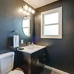 1-story Home, Fenced Yard, Grill, Firepit, Parking, Sleeps 10, Pet-friendly, Smart Tvs, 10 Mins To Nissan Stadium & Five Points, Cozy Bedrooms, Outdoor Fun, Perfect For Families & Groups Holiday home