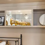 Pool, Walk Restaurants Bars On Famous Music Row Nashville