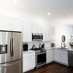 Luxe Hillsboro Village Homes For 24 With 4 Patios, Rooftops And Garage Parking, Gourmet Kitchens And Smart Tvs, Walk To Vanderbilt, Pancake Pantry And Fido, 24hr Hospitality, 10 Min To Broadway And The Parthenon * Nashville