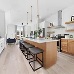 The Azalea - Walk To Dining & Nightlife, Rooftop! Holiday home Nashville