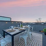 The Bluestem - Stylish Design, Rooftop With Firepit! *