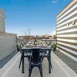 The Azalea - Walk To Dining & Nightlife, Rooftop!