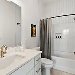 24k Escape - Rooftop Oasis, 3 Miles To Broadway! Nashville