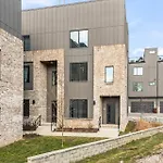 Holiday home 24k Escape - Rooftop Oasis, 3 Miles To Broadway! Nashville