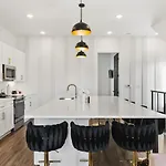 Holiday home 24k Escape - Rooftop Oasis, 3 Miles To Broadway! Nashville