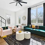 24k Escape - Rooftop Oasis, 3 Miles To Broadway! *
